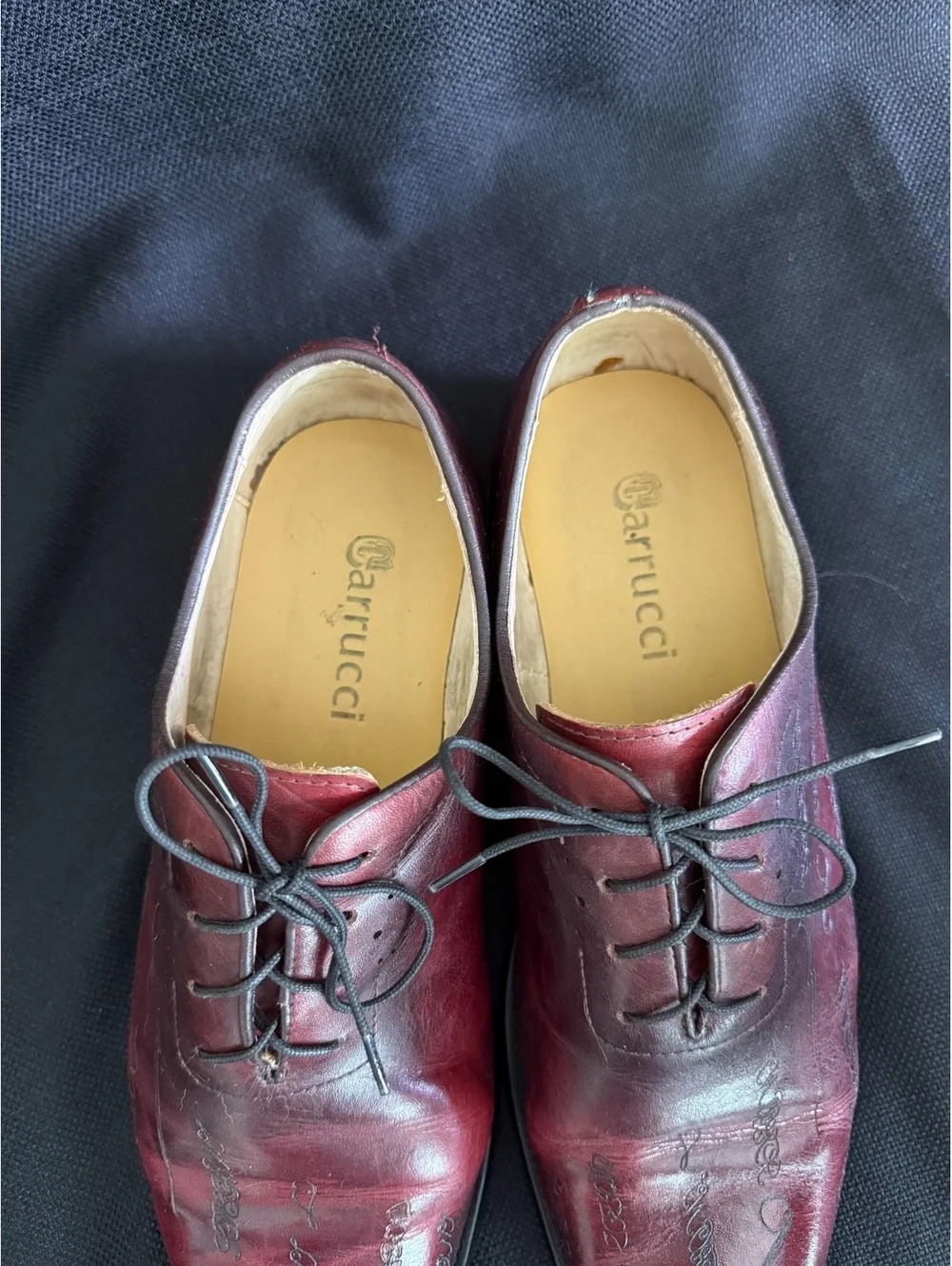 Carrucci Mens Graffiti Script Leather Wholecut Oxfords Burgundy Patina Size 10